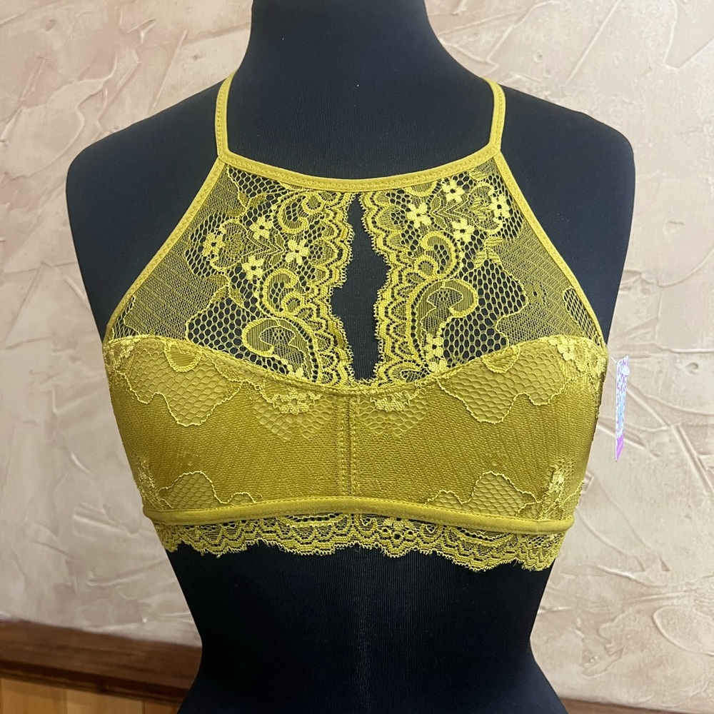 BOUTIQUE CLOSEOUT!  NWT Anemone Bralette